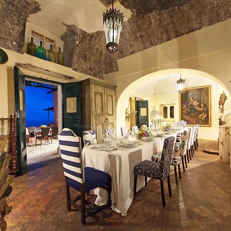 Sleeps 16 Pool Air Con Villa Bomerano