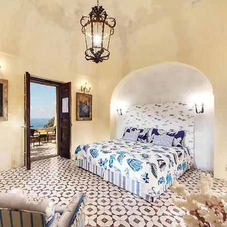 Sleeps 16 Pool Air Con