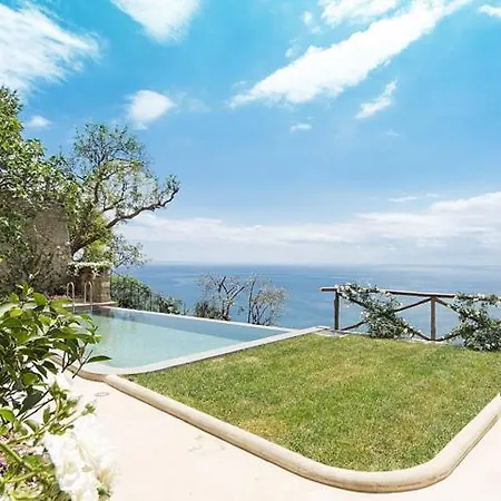 Sleeps 16 Pool Air Con Bomerano