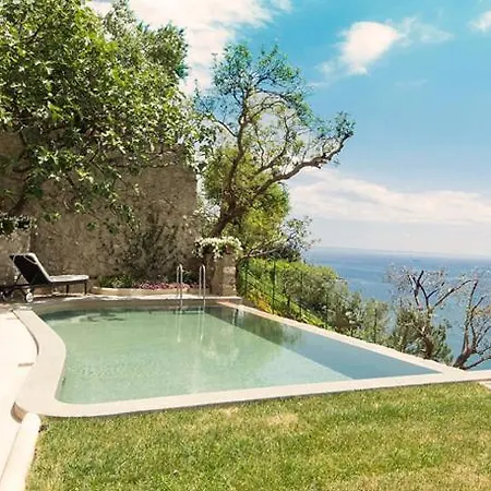 Sleeps 16 Pool Air Con Villa Bomerano