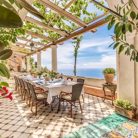 Sleeps 16 Pool Air Con Bomerano